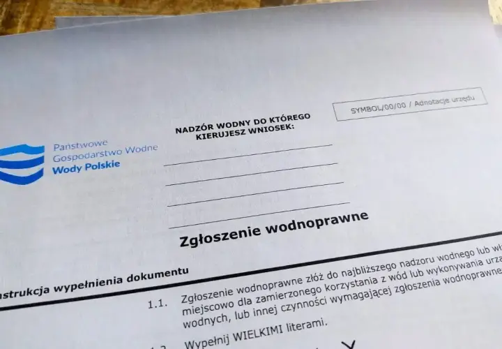 Dokument "Zgłoszenie wodnoprawne" z logo Wód Polskich. Wypełnij wniosek o pozwolenie wodnoprawne.