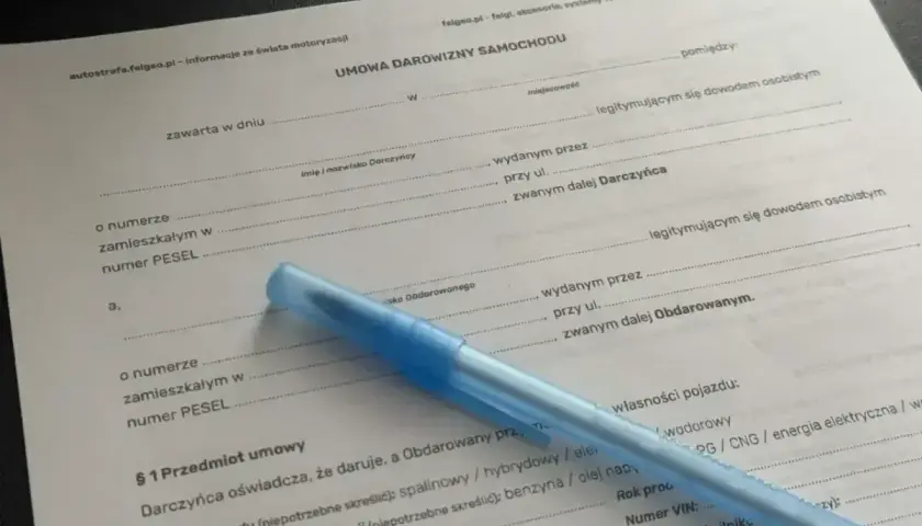 Umowa darowizny samochodu. Dokument określa, kto płaci podatek od darowizny, czyli kto jest obdarowanym.