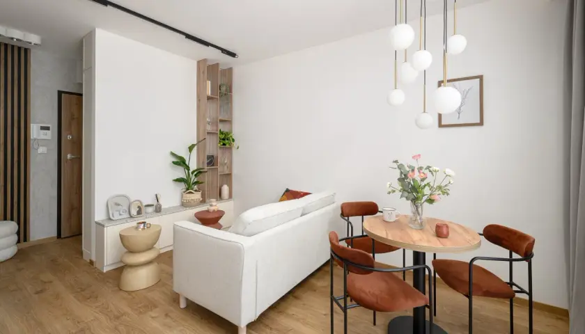 Małe mieszkanie 30 m²: Jak sprytnie urządzić i powiększyć optycznie?